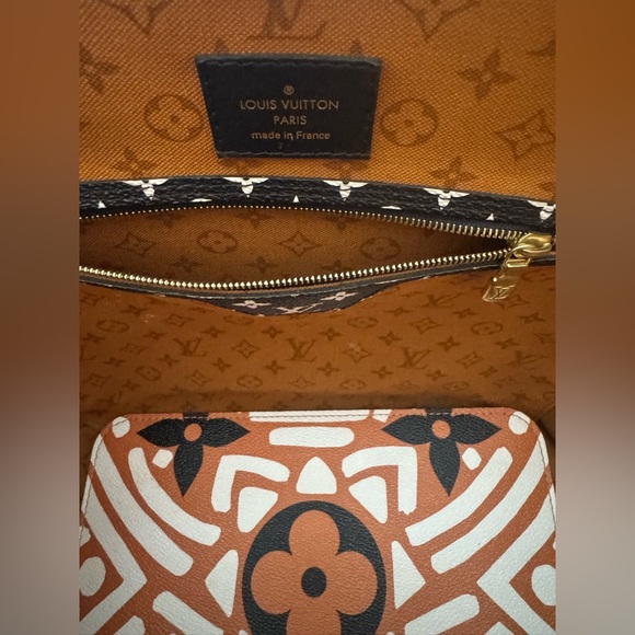 Like New! Louis Vuitton Limited Edition Neverfull Monogram MM - Picture 10 of 12